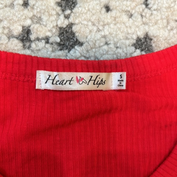 Red shirt - Picture 2 of 3